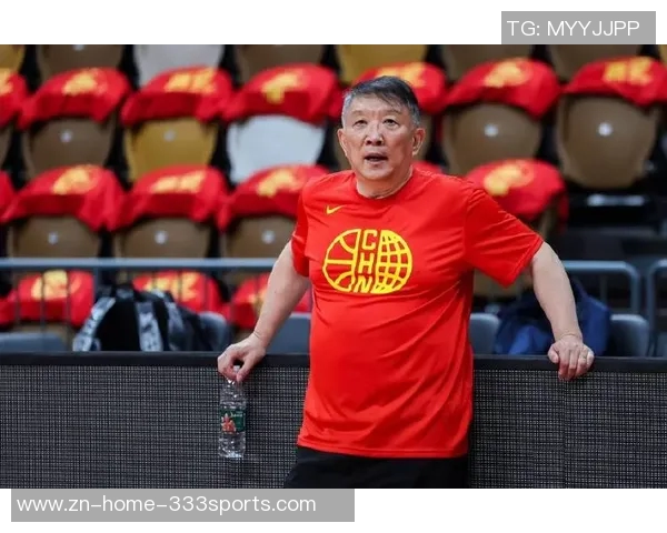 中国女篮主帅宫鲁鸣亲临现场指导观战WCBA四川对阵武汉常规赛